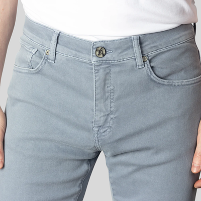 Gotstyle Fashion Jude Neale Axe Slim Straight Stretch Denim - Ice