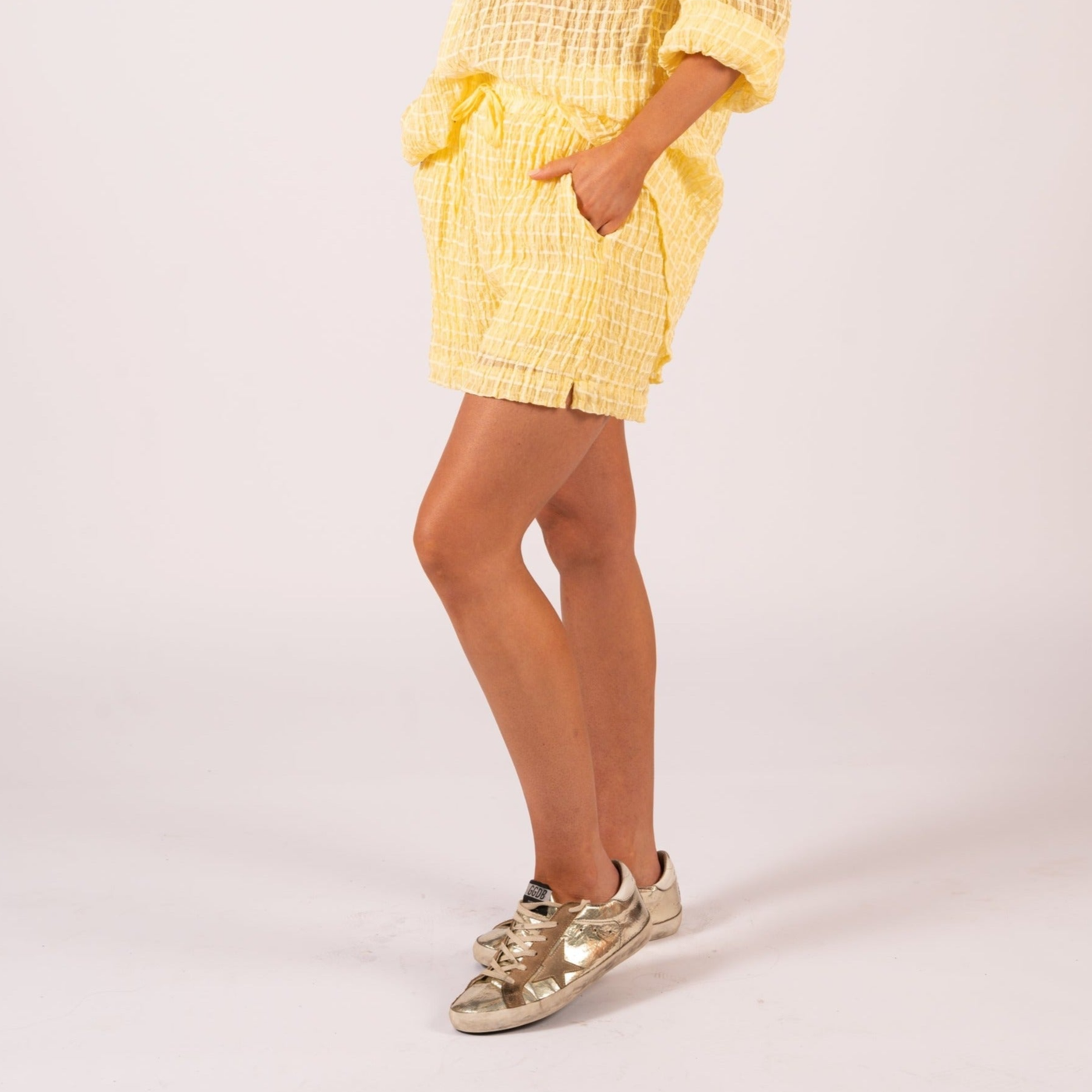 Gotstyle Fashion - We Are The Others Shorts Checks Crinkle Shorts - Yellow