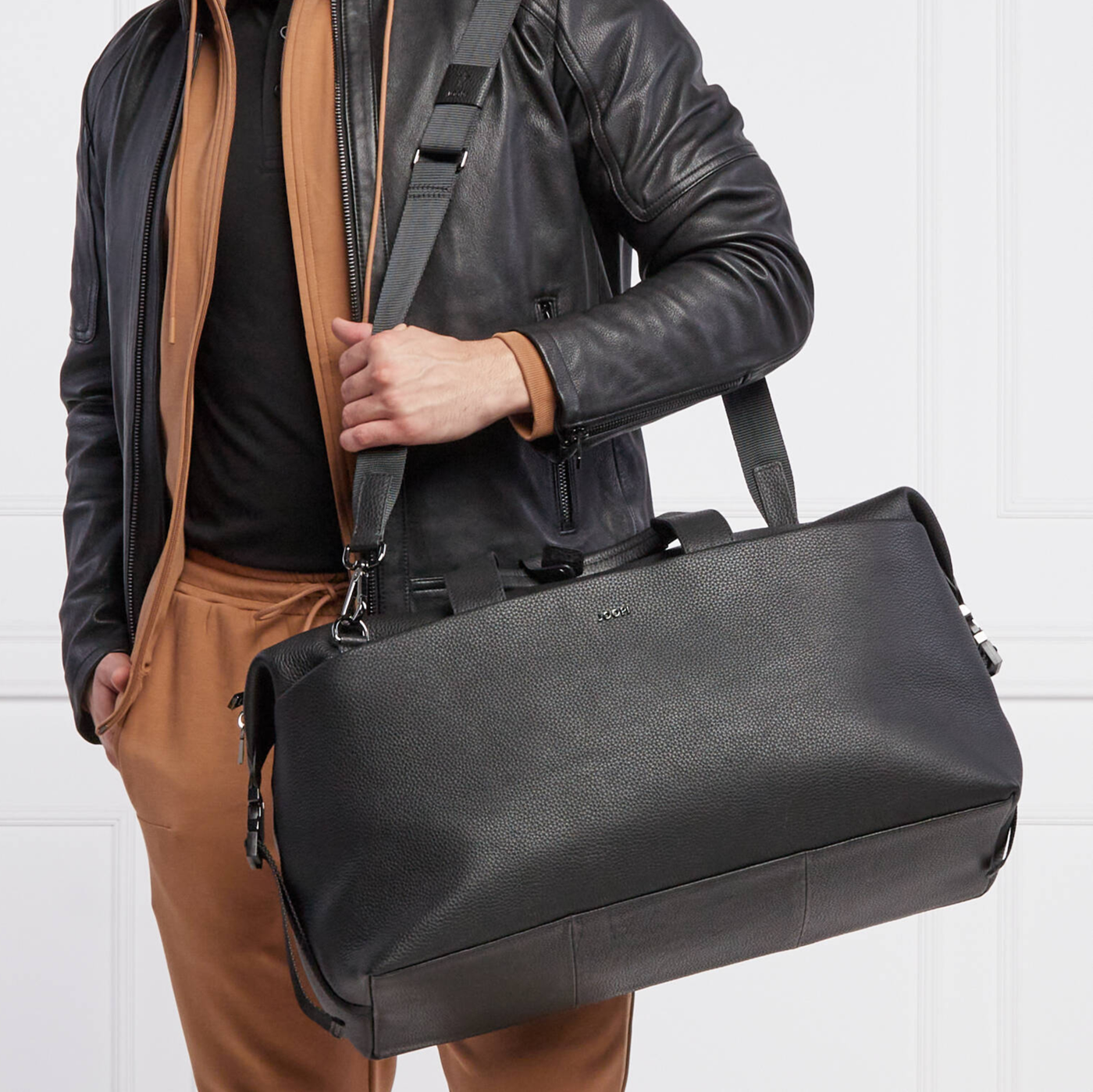 Fine Grain Leather Weekender Bag - Black