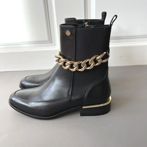 Gotstyle Fashion - Copenhagen Shoes Shoes Smooth Leather Boot Elastic Panels Gold Chain Detail - Black